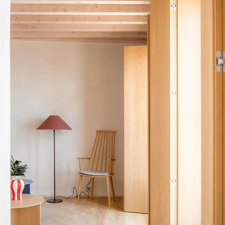 O Poleiro - Modern Living *