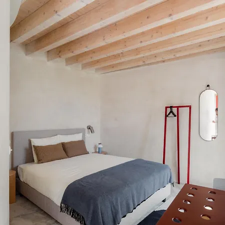 O Poleiro - Modern Living