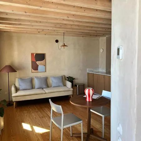 O Poleiro - Modern Living *