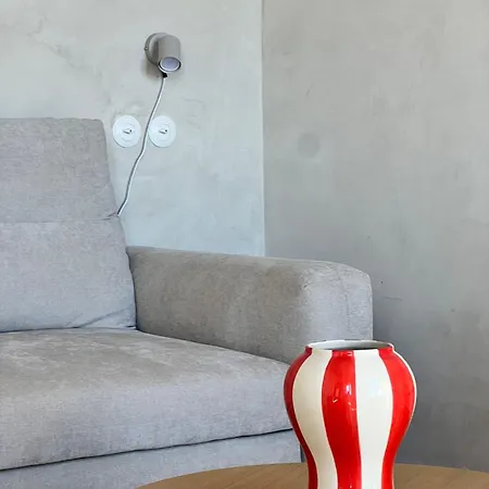 O Poleiro - Modern Living