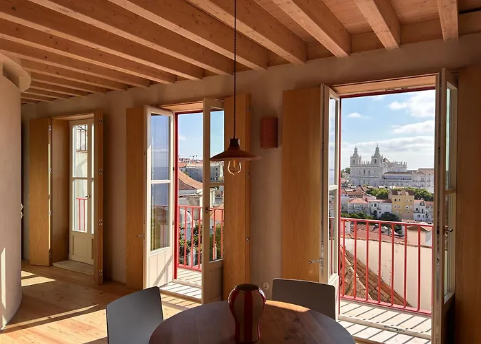 O Poleiro - Modern Living *