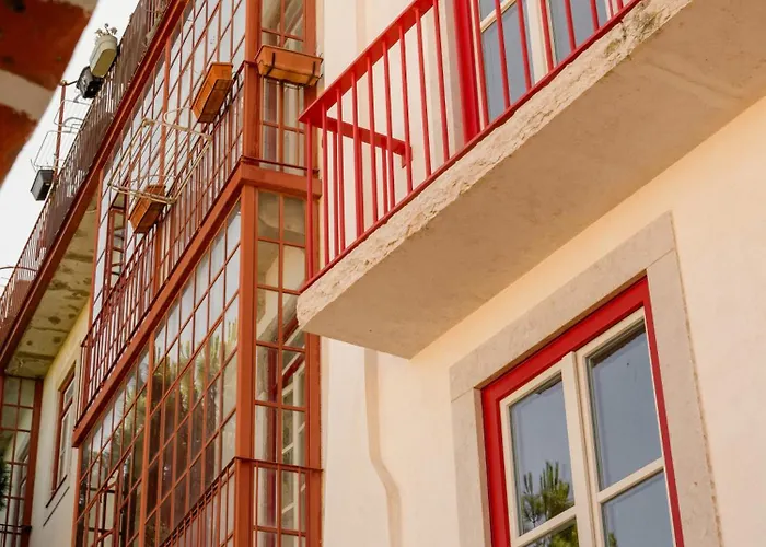 O Poleiro - Modern Living *