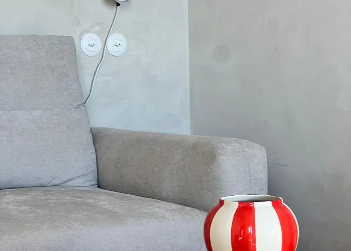 O Poleiro - Modern Living