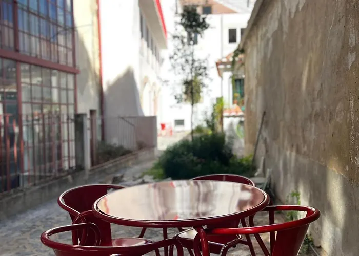 O Poleiro - Modern Living